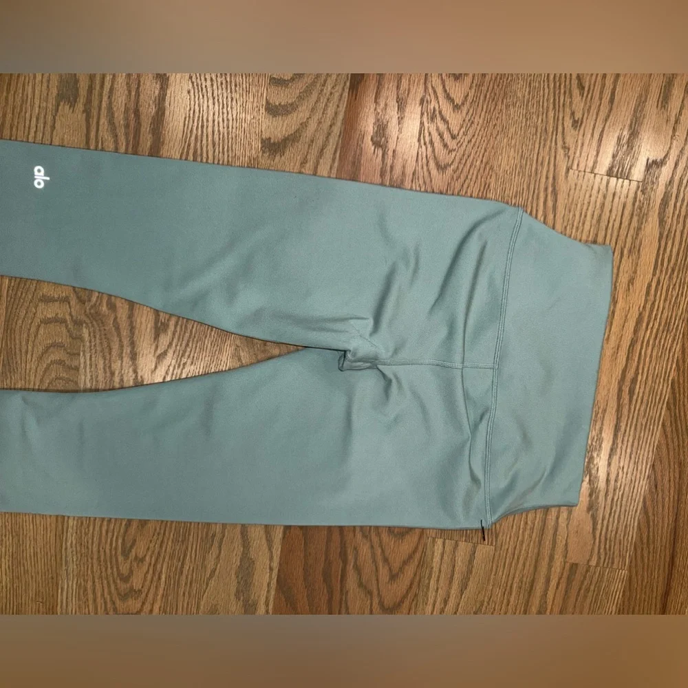 Alo Yoga High-Waist Airbrush Leggings - Botanic Green - Picture 10 of 12